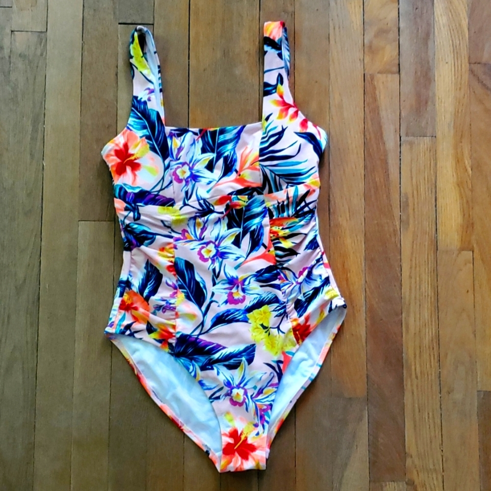 NWT old navy Hawaiian print swimsuit